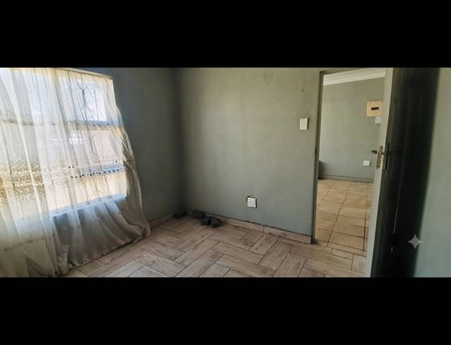 4 BEDROOM HOUSE FOR SALE IN SEBOKENG ZONE 11